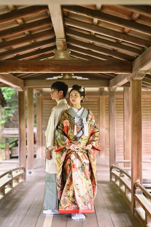 渡り廊下で背中合わせショット