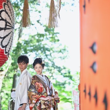 朱色の扉がオシャレ