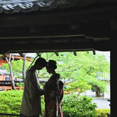 自然を背景にシルエットショット