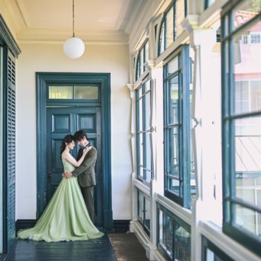 扉の前で二人抱き合って♡