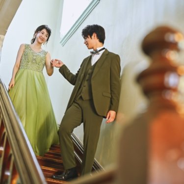 別荘の様な内観で、レトロみ溢れるかわいい撮影を