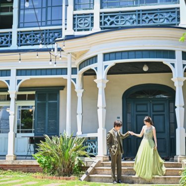 邸宅は青をベースとしたかわいい作り！