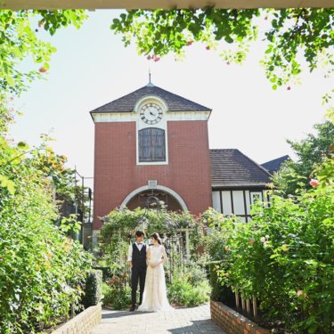 協会の様な風貌の盾rものの周りには自然がいっぱい！