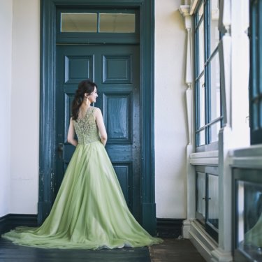 アンティーク調の青い扉がとってもオシャレ♪