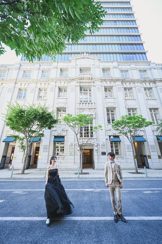 旧居留地のオシャレな建物の前