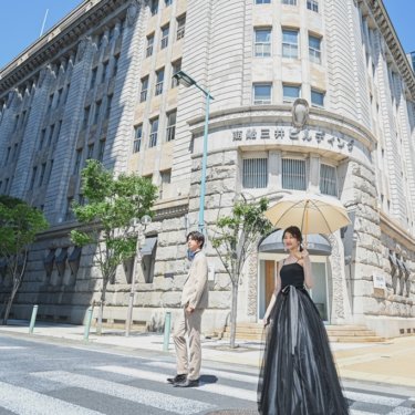 どこか懐かしい気持ちになる三井ビル前での写真！