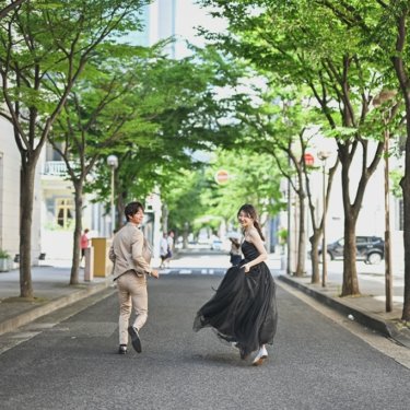 遮るもののない車道を駆けて！映画みたいなワンシーンを！