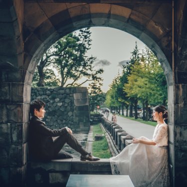 和田倉門で向き合う夫婦