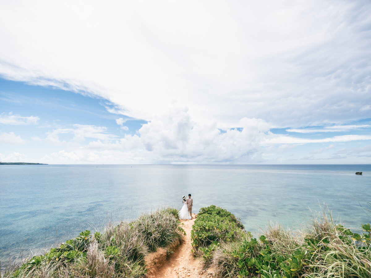 沖縄の海とフォトウェデイング