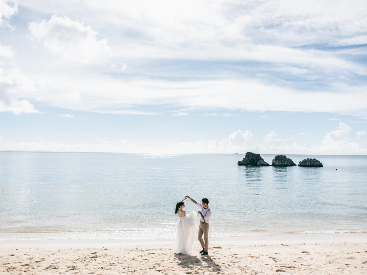 青い海と空のフォトウェデイング