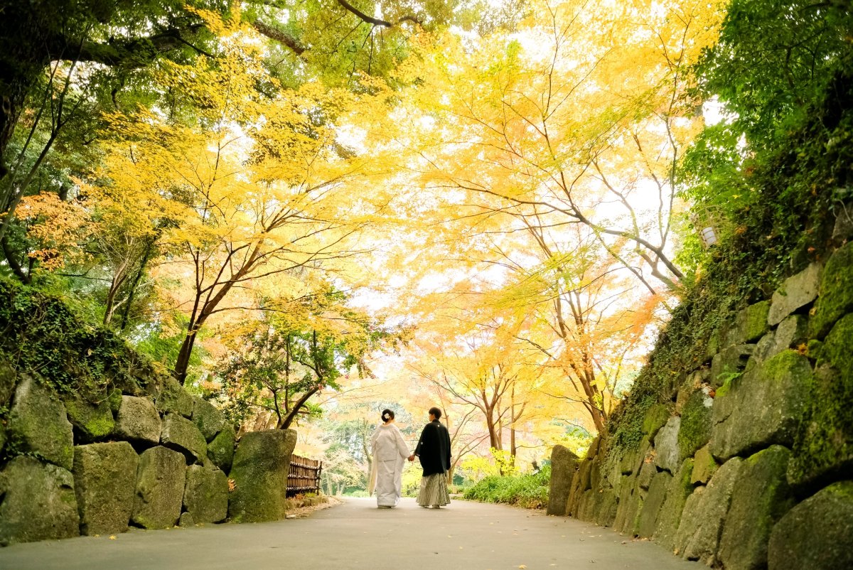 京都で紅葉と一緒にフォトウェディング