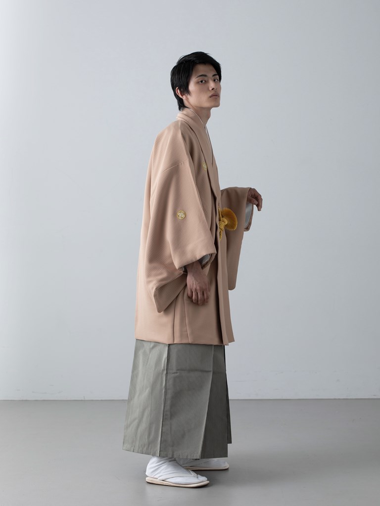 淡い色味が特徴の紋付