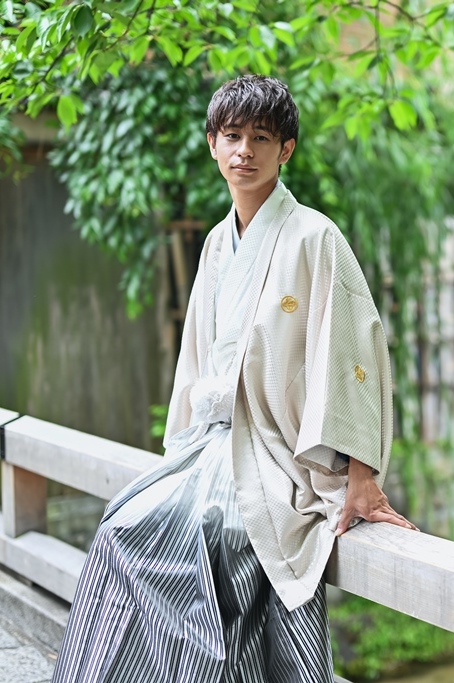 爽やかなﾗｲﾄﾌﾞﾙｰの紋付