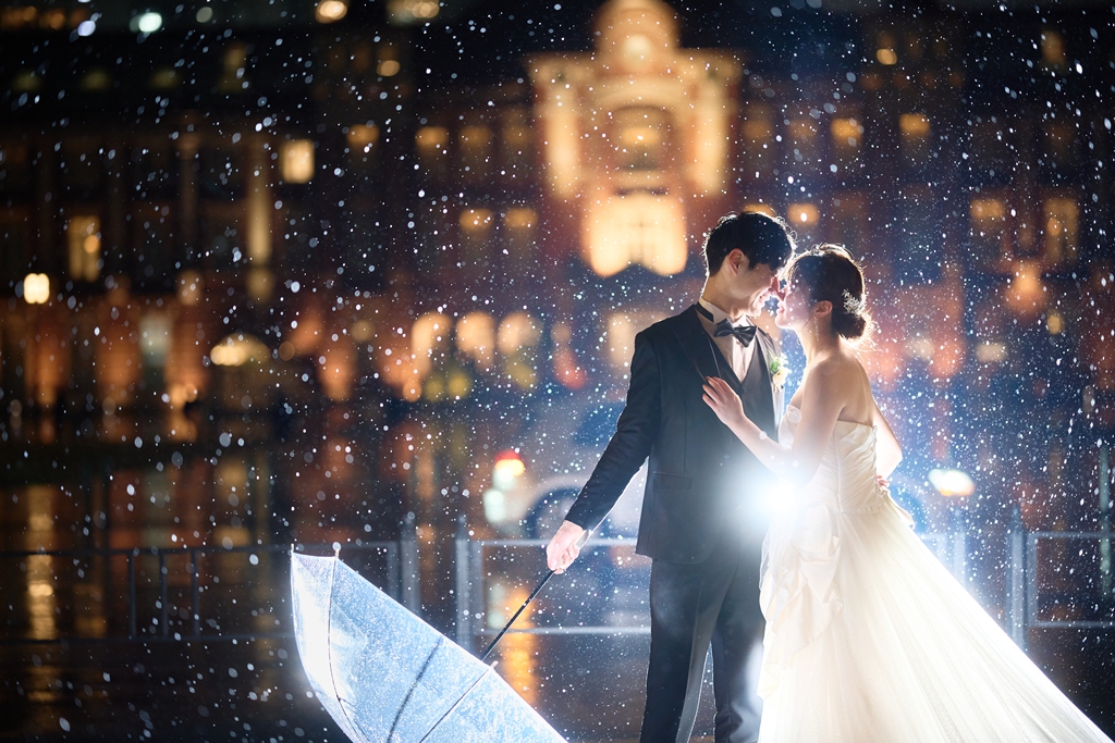 雨の日の幻想的なウェディングフォト