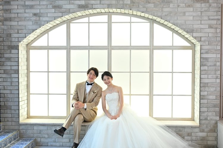 腰掛けてオシャレなショット