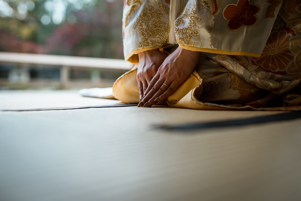 和装を着た新婦様の手元