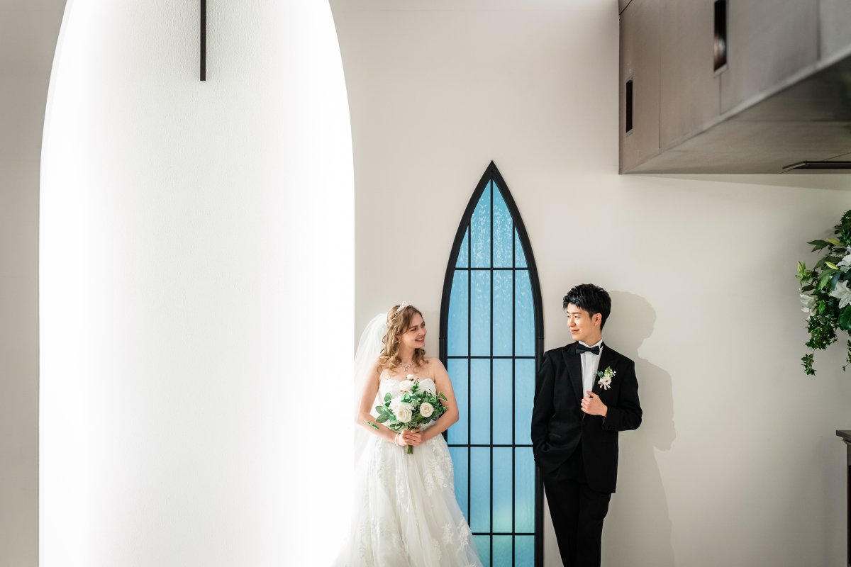 国境を越えた愛を、サンタキアラ教会で永遠のカタチに