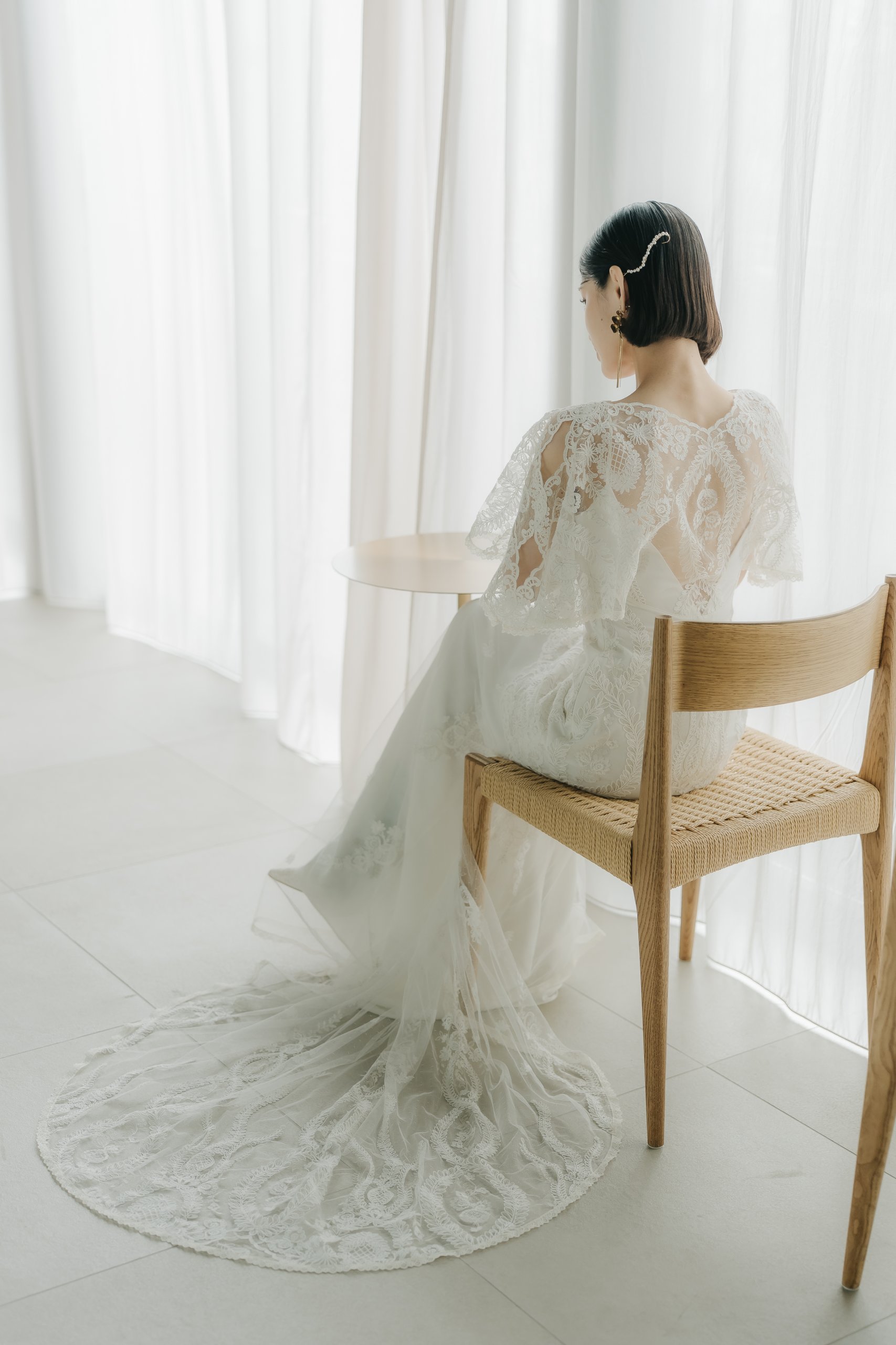人気インポートドレスブランドのウェディングドレスを着た花嫁の写真
