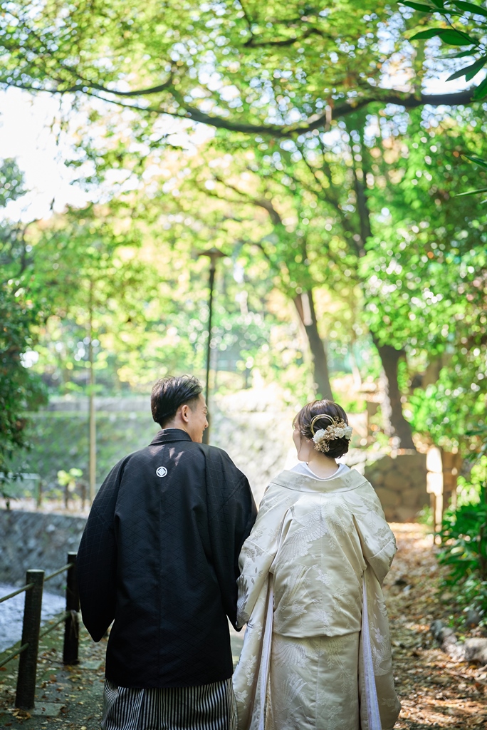 庭園をお散歩しながらフォトウェディング