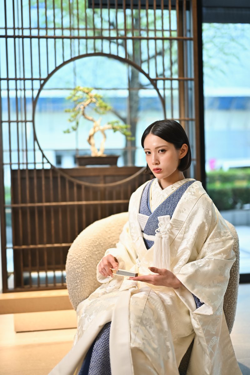 白無垢をまとった花嫁の凛とした美しいポートレート