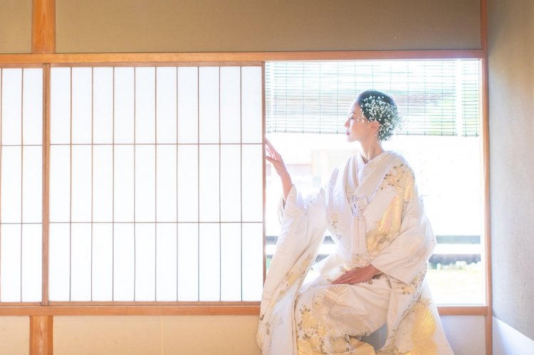 表参道店で完成した白無垢ヘアスタイルで凛と輝く花嫁の美しい写真