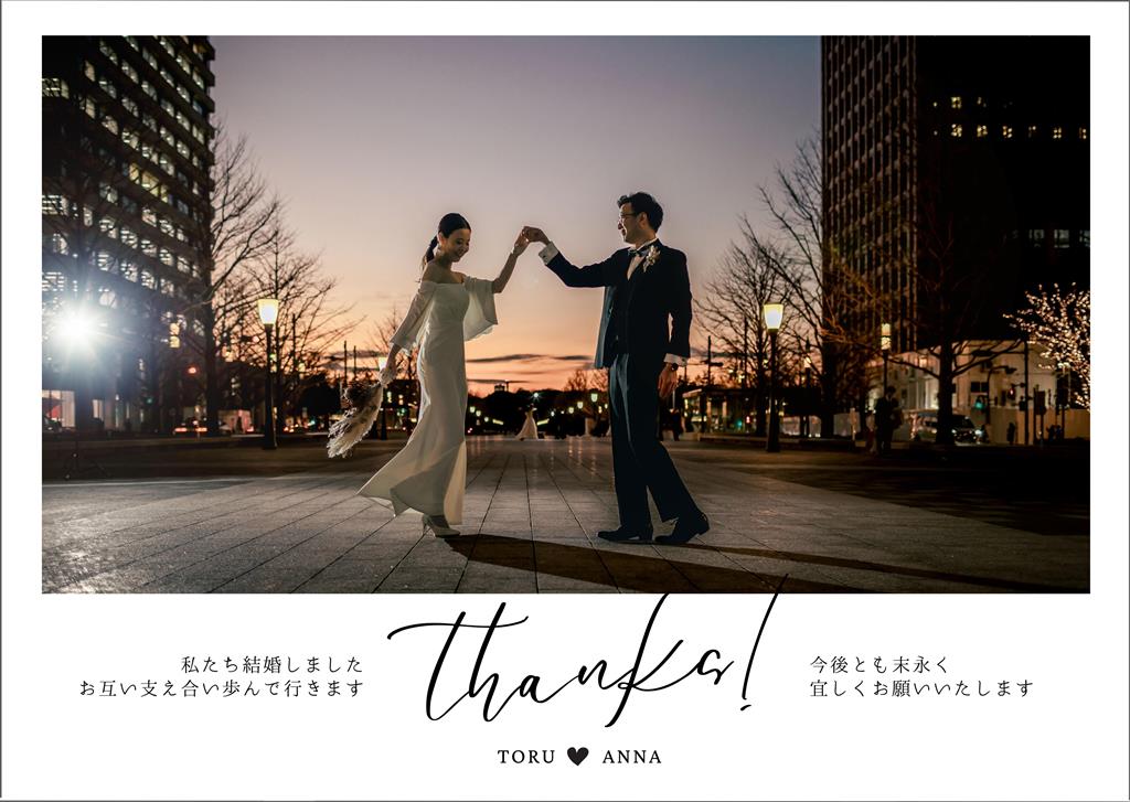 前撮り写真を使ったおしゃれな結婚報告はがきと年賀状のデザインイメージ