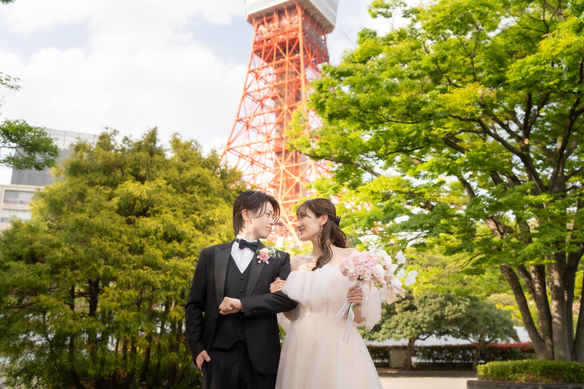 東京タワーを背景に、おふたりらしい一日を