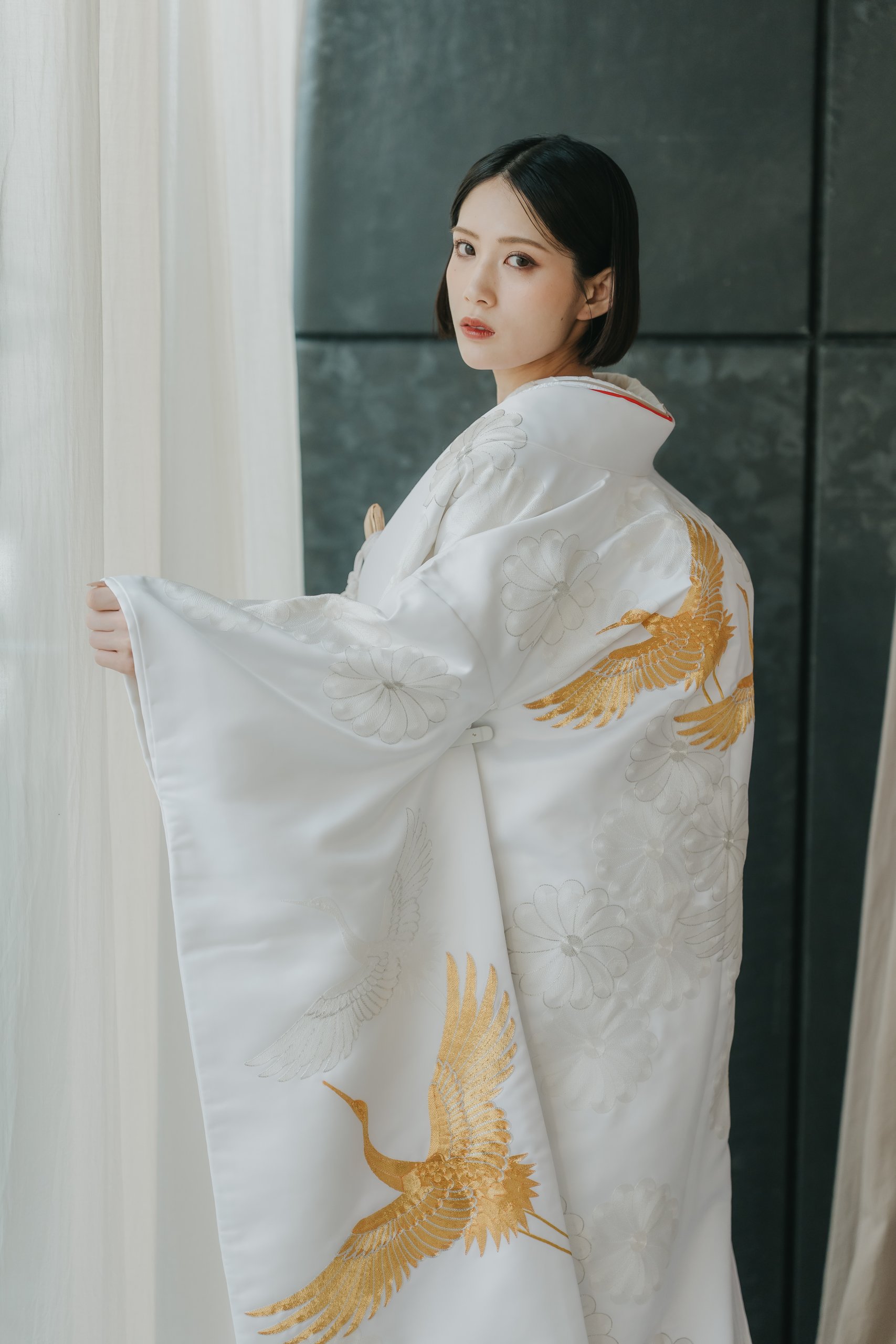 白無垢を着た花嫁の凛とした美しいポートレート写真