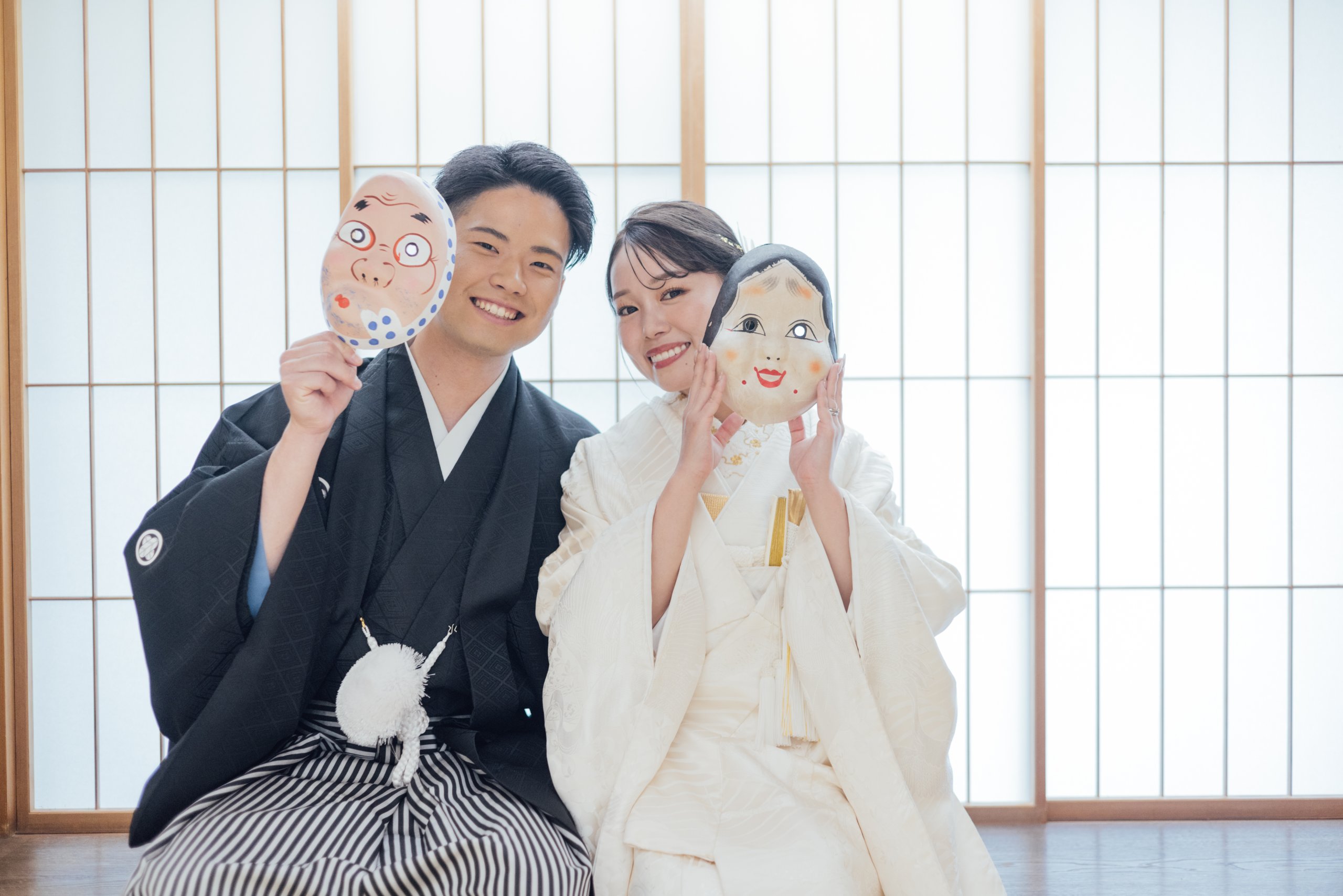 平成庭園での和装前撮りトータルコーディネート、ヘアスタイル・かんざし・和傘が着物と美しく調和した完成された花嫁スタイリング