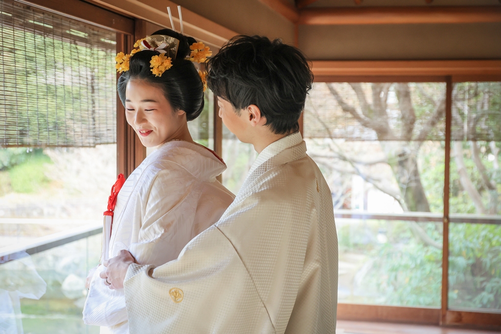 目白庭園で綿帽子・角隠しが映える美しい一枚