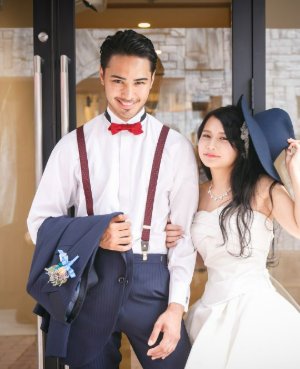 知的でスタイリッシュなリッチネイビーのタキシードで、どんなシーンにも合う新郎の洋装前撮り（衣装番号SP06）